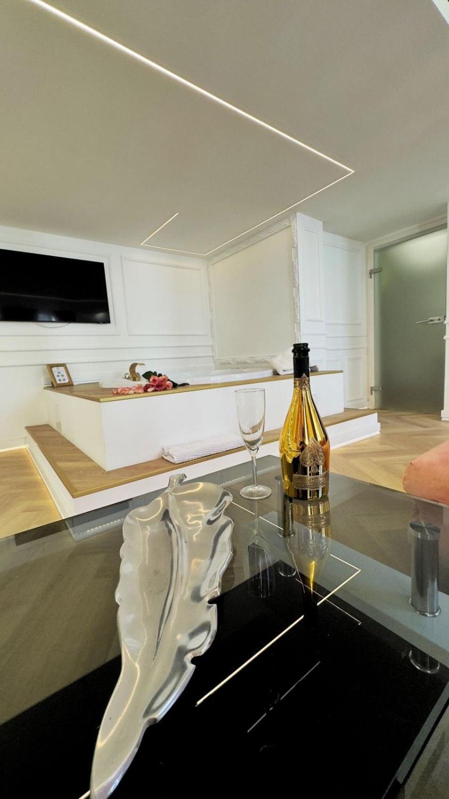 Jacuzzi Opera Suite Budapest Exterior photo